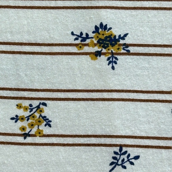 Duluth Trading Co Cream Short Sleeve Tee Blue/Gold Floral Brown Stripe Pattern - Picture 6 of 11